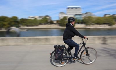 vélo électrique sur les bords de Seine