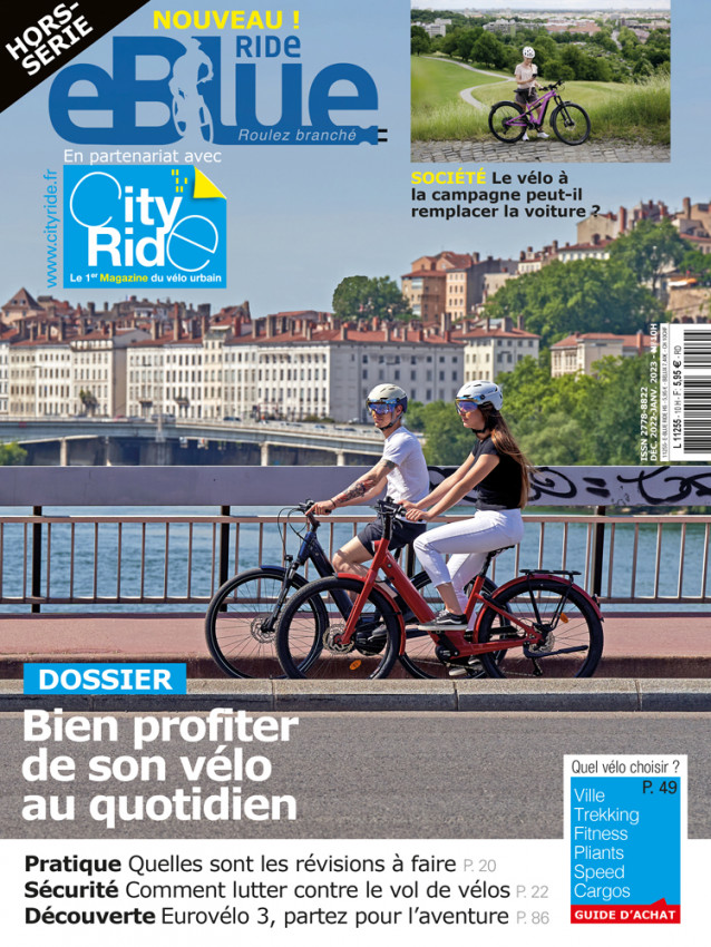 Hors série City Ride numéro 10 avec deux cyclistes dans les rues d'Annecy